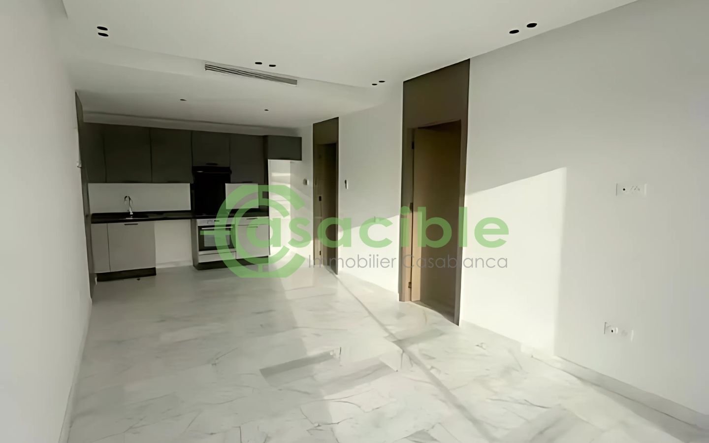 Location Studio Vide 54 m² avec Terrasse (1)