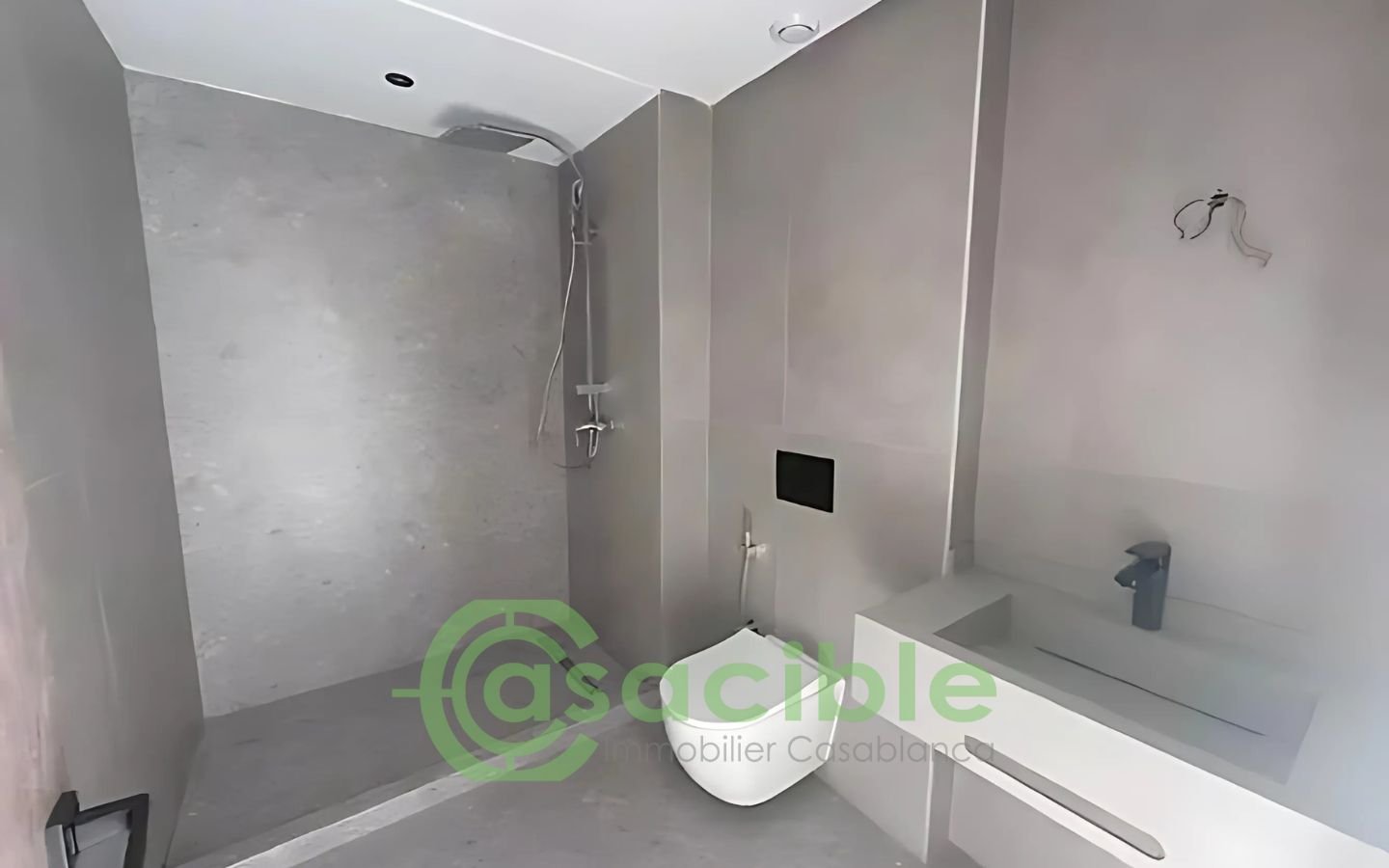 Location Studio Vide 54 m² avec Terrasse (2)