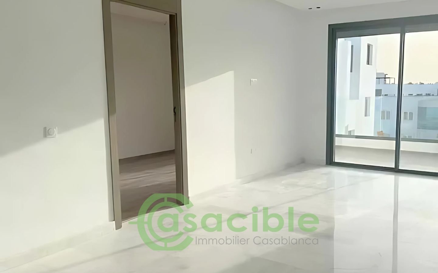 Location Studio Vide 54 m² avec Terrasse (4)